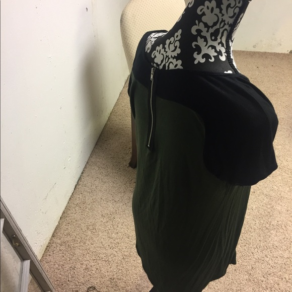 Cute top! - Picture 3 of 4